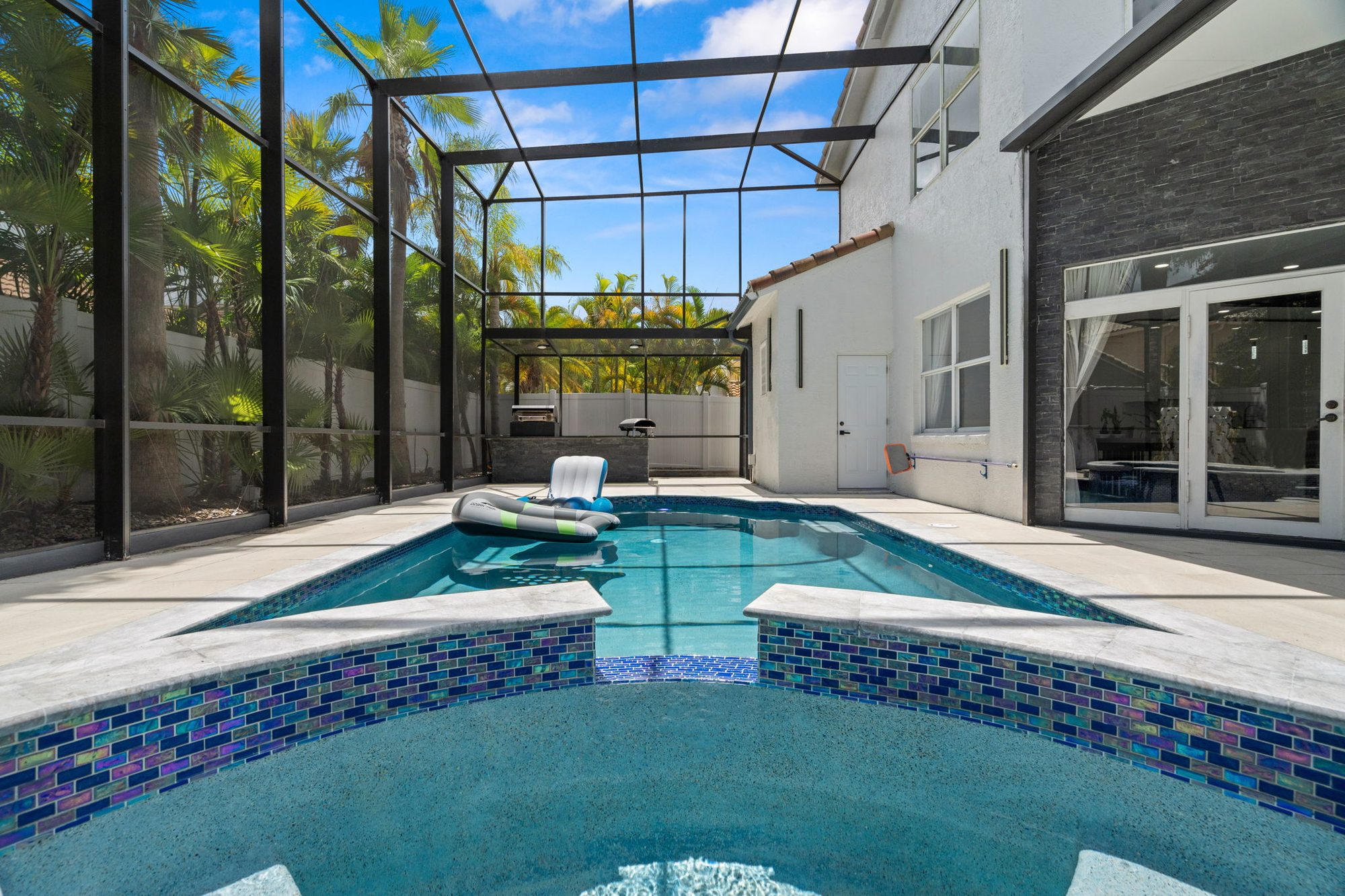 Pool detail